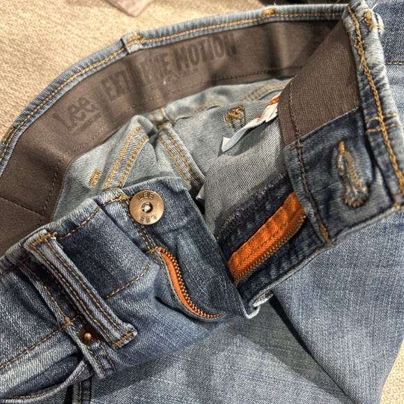 Lee Extreme Motion Jeans - Picture 5 of 6